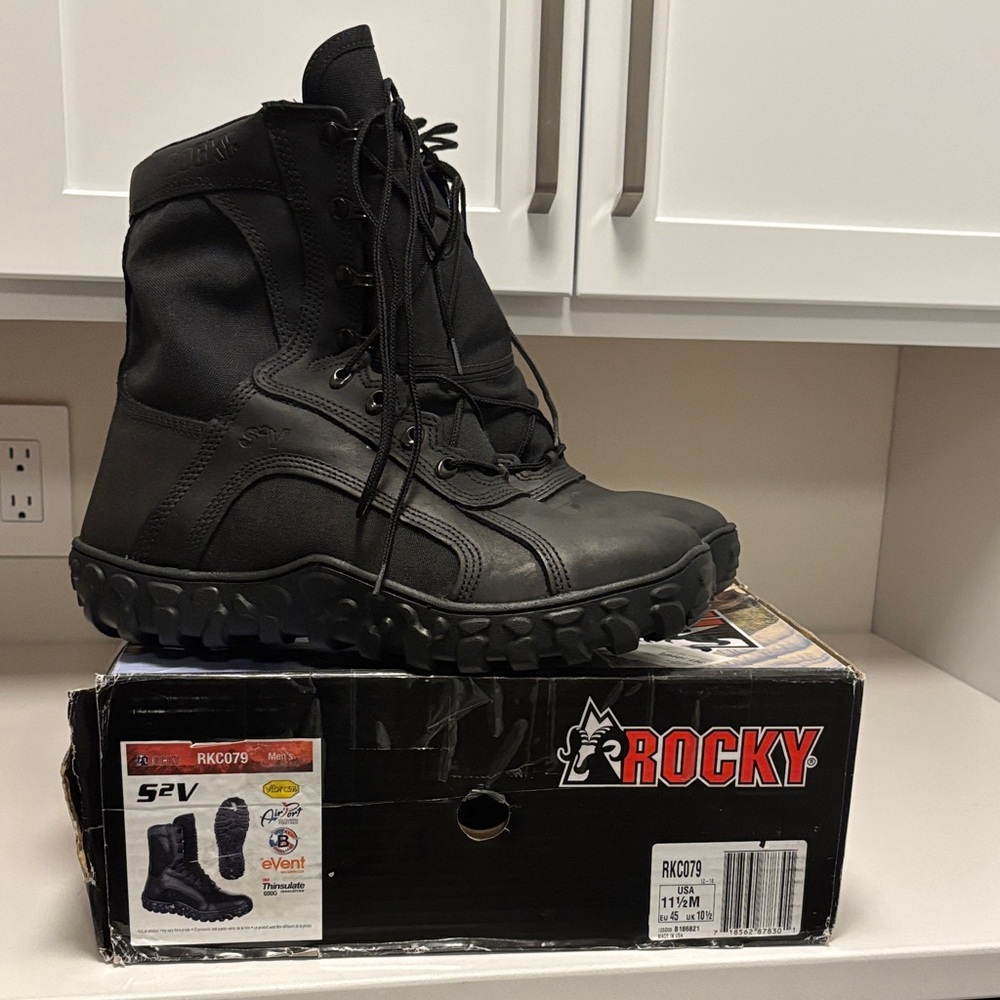 Rocky Men's Black Tactical Boots Steel Toe Vibram Thinsulate 600g. Waterproof